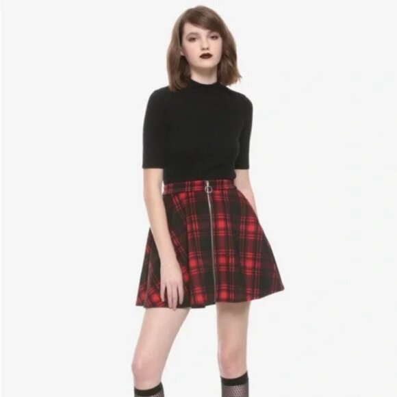 Hot Topic Red/Black Plaid O-Ring Mini Skater Skirt Size medium M 7 9 - Picture 2 of 11